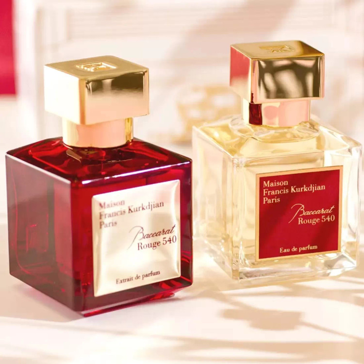 عطر گرمی فرانسیس باکارات رژ ۵۴۰ قرمز Francis Kurkdjian Baccarat Rouge 540 رایحه شیرین، کهربایی و چوبی اورجینال خرید مستقیم با ضمانت اصالت
