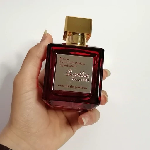 عطر گرمی فرانسیس باکارات رژ ۵۴۰ قرمز Francis Kurkdjian Baccarat Rouge 540 رایحه شیرین، کهربایی و چوبی اورجینال خرید مستقیم با ضمانت اصالت